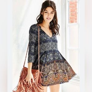 Urban Outfitters Ecote Boho Patterned Dress Flowy 3/4 Length Sleeve V-Neck Sz M